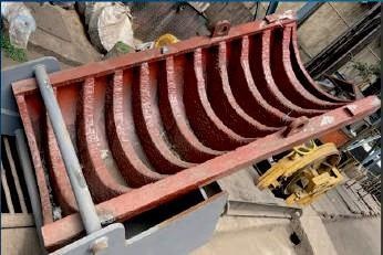 Chute wear liner assembly
