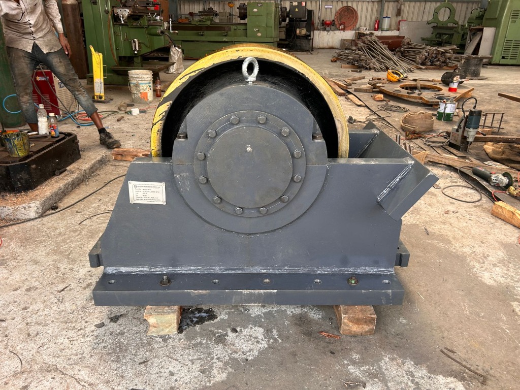 Guide support roller bearing housing details