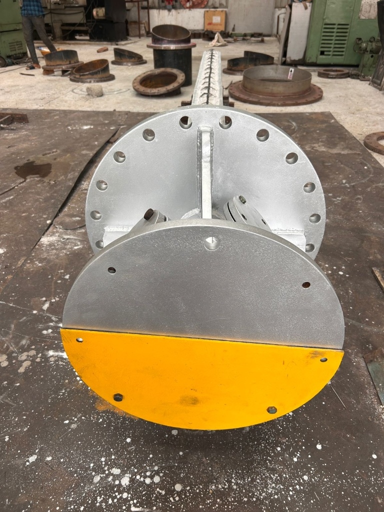 Flange mounting face with protective guard plate